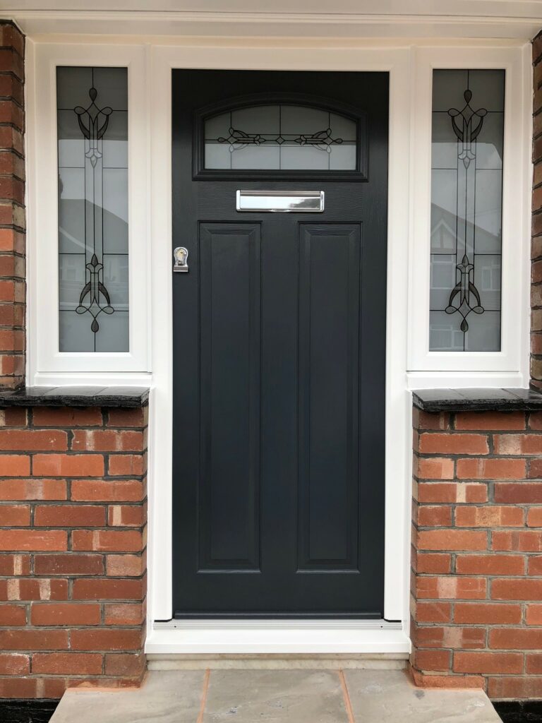 Solidor Londow With Side Flag Windows